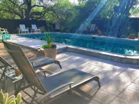 2 Br Home on 10.5 Acre Guest Ranch, Pool! Sleeps 5! Full Kitchen, Private, BBQ! Hotels in Tanque Verde