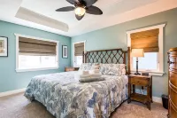 Amazing Beach House! Great Roof Deck. 1 block from beach-A/C-Garage Parking