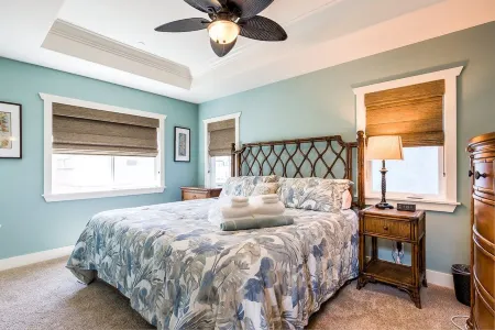 Amazing Beach House! Great Roof Deck. 1 block from beach-A/C-Garage Parking Отели рядом с достопримечательностью «Newport Beach Pier»