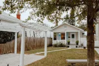 Walk to Night of Lights, Historic Home, Pets OK, Free Parking, Porch