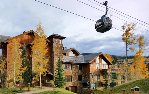 Luxury Condo, Close to Gondola, Private Hot Tub, Great Ski Access