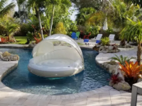 ⭐  Beautiful Private Backyard Resort Heated Pool/Spa Downtown & Beaches Hotels in Jensen Beach