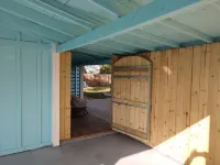 Pet Friendly Cottage-3 blocks from Beach New fenced yard.