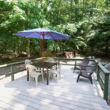 Cozy, Quiet Old Forge Getaway, just Minutes from The Fulton Chain Lakes