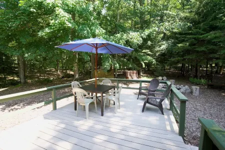 Cozy, Quiet Old Forge Getaway, just Minutes from The Fulton Chain Lakes