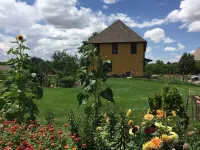 LARGE HOUSE - Perfect for groups! In the middle of WINE COUNTRY - WALK TO TOWN!