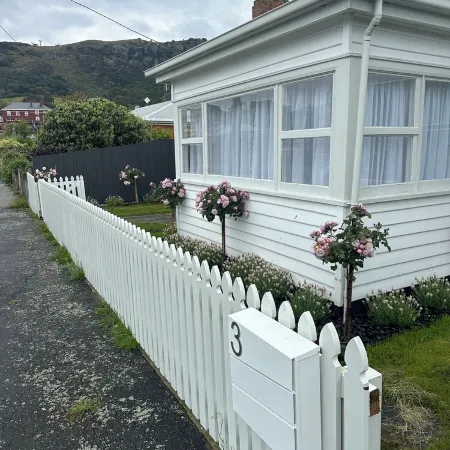 Cosy Coastal Cottage in Stanley Beautiful Outdoor Fire Pit. Pet Friendly.