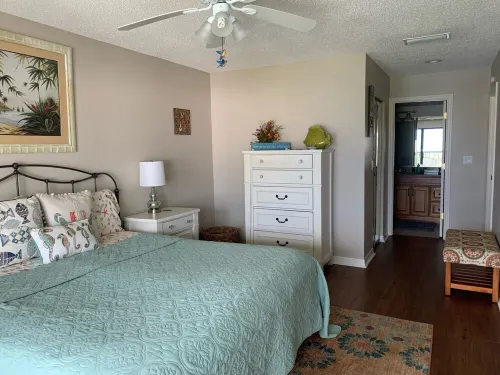 SUPER CLEAN @ Sunbow Bay. Sleeps 6, easy walk to gulf/groceries, nice amenities!