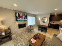 Canyons Village unit w/easy access to skiing, full kitchen, transportation
