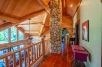 Shangrilog - Cabin with Mountain View & Lake Front Property