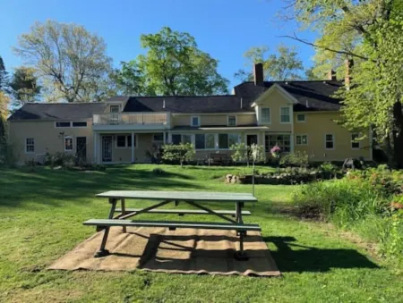 Potager Farm Historic Private Townhouse Sleeps 4 with Pool. Отели рядом с достопримечательностью «The Mill Works»