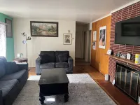 Fully furnished 3-bedroom house sporting  Queen-size beds in each room Hotel a Wicomico County