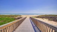 Beachfront - 3 blocks to city center - walking distance to restaraunts