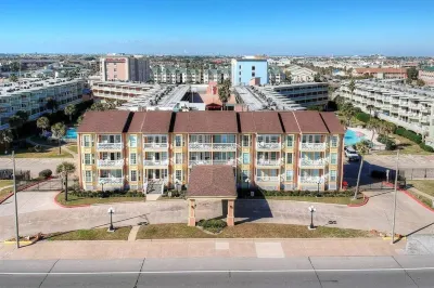 Beachfront Condo at The Victorian