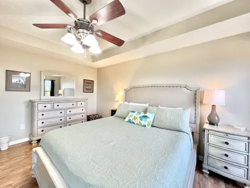 Cali king beds. Best of Nicholasville! Koi pond relaxing backyard. 3 bed 2 bath