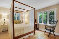 Sailor's Valentine: Bayfront Home on Private Beach and Hot Tub!