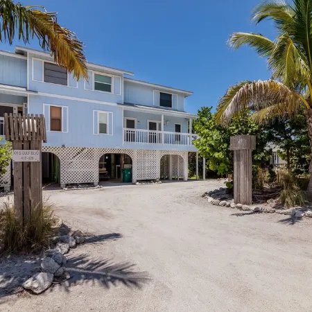 Gulf Front on an island,kayaks,tennis/pickleball SUP, 1 pet POOL IS CLOSED
