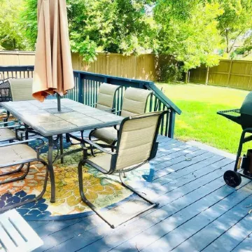 Spacious Victorian w/Game Room & Hot Tub