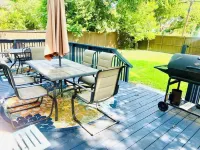 Spacious Victorian w/Game Room & Hot Tub