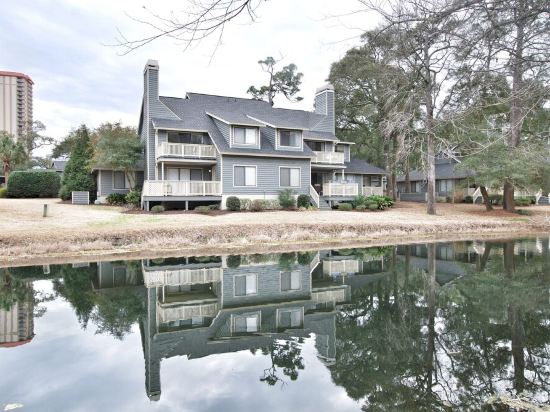 Beautiful Lake View Villa in the Prestigious Kingston Plantation/Pools/Lakes