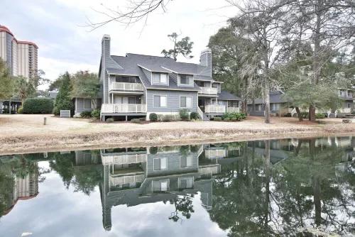 Beautiful Lake View Villa in the Prestigious Kingston Plantation/Pools/Lakes