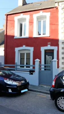 HOUSE with garden in Cherbourg en Cotentin, 10 minutes from the sea, 9 p, free wifi