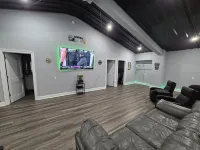 New, unique, 1 of a kind spacious house, features 4 bedrooms and theater room Hotel a Pasquotank County