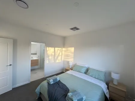 Turvey Townhouse Отели рядом с достопримечательностью «Сити оф Вагга Вагга Ботаник Гарденс»