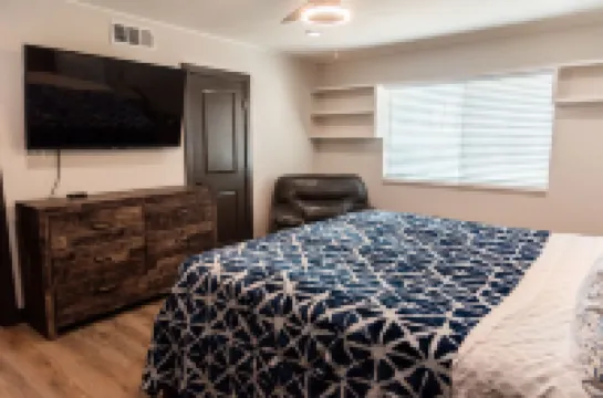 Backyard Oasis, heated pool/spa, bbq, cov pergola, away from dwtn noise Hotel a Summerlin-Northwest Las Vegas