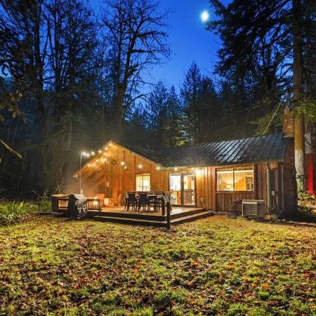 MTN Cabin-Hot Tub-Fire Pit-Games-Sleeps 10!!