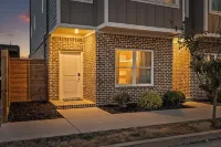 Lookout Getaway: Luxury 4 Bedroom, Rooftop Deck