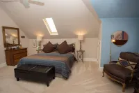 Walking Distance to Everything! Hiking, Skiing, Biking, Great Food & Shopping! Hotel a Crested Butte