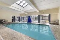Best Western Plus InnTowner Madison - piscine