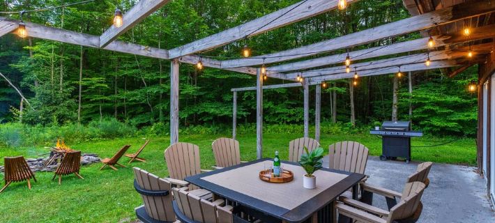 Log Cabin with Private Indoor Heated Pool-Hot Tub-firepit-Game Room-100 acres Hotels in Cortland County