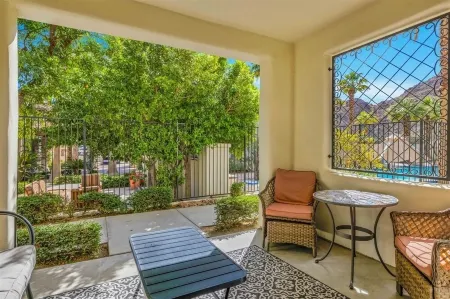 Desert Crown Jewel Studio Retreat in La Quinta #B Отели рядом с достопримечательностью «Библиотека Ла Куинта»