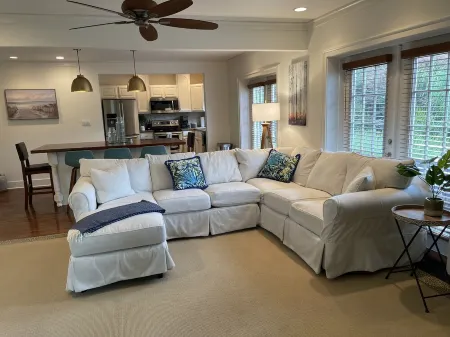 Weekly Discount - Lush Gardens - Sleeps 6 - 5 min to 30A Beach - Quiet Privacy