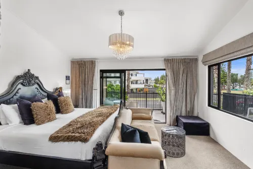 Orewa Beachcomber Hotels in Orewa