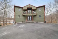 Water front boating, fishing, swimming, ski, golf, horseride, hike & more!