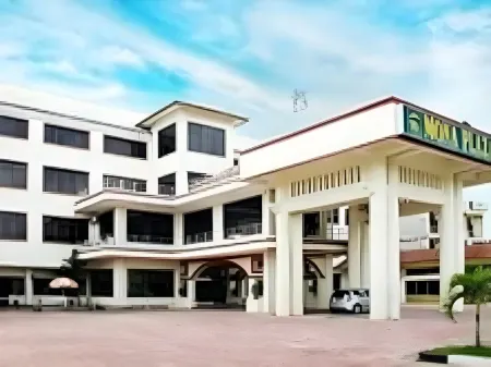 OYO 742 Mona Plaza Hotel