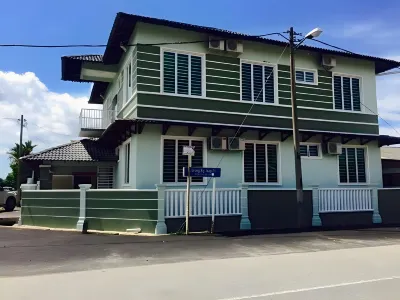 Villasuri Homestay Hotels near Sultan Haji Ahmad Shah Airport