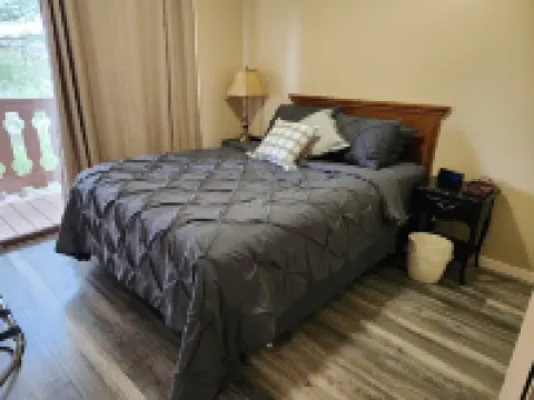 Schuss Village Golf, Close to Lakes, Pools, 3 Bedrm 2 Bath Sleeps 8!