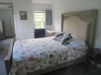 Rustic Quaint Cottage With Spectacular Views