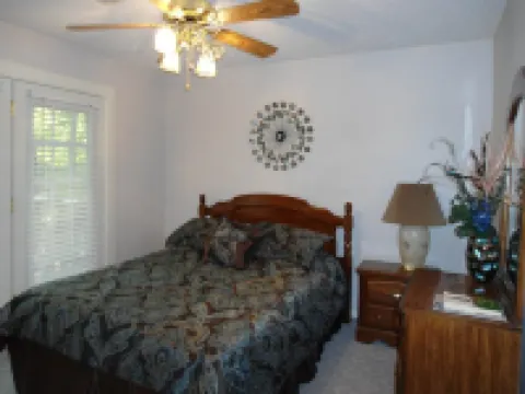 Family-Friendly Condo Near The Front Gate Of HSV, Newly Updated