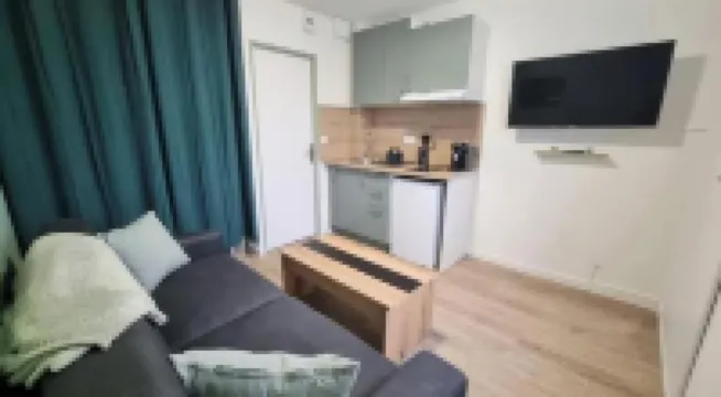 PLEASANT LITTLE STUDIO IN SAINT-RAPHAËL