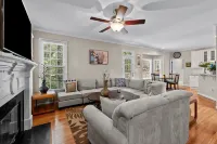 Near Downtown Cary and Raleigh - 5 room King beds, walking distance to Bond Park