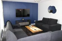 Games/10 Min to GrandPark/30 mins to INDY/Sleeps 14/