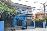 RedDoorz Near Margonda Raya Các khách sạn ở Beji