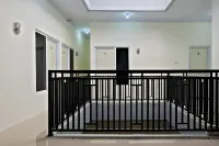 RedDoorz Syariah @ Danesti Homestay Near Bandara Sultan Hasanuddin Hotels in Mandai