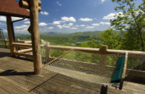 TN Mountain Lodge: sleeps 22+ lake, hikes, hot tub, Sauna