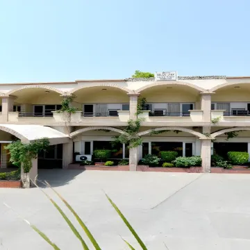 Blue Jay Tourist Resort, Samalkha Отели в г. Панипат